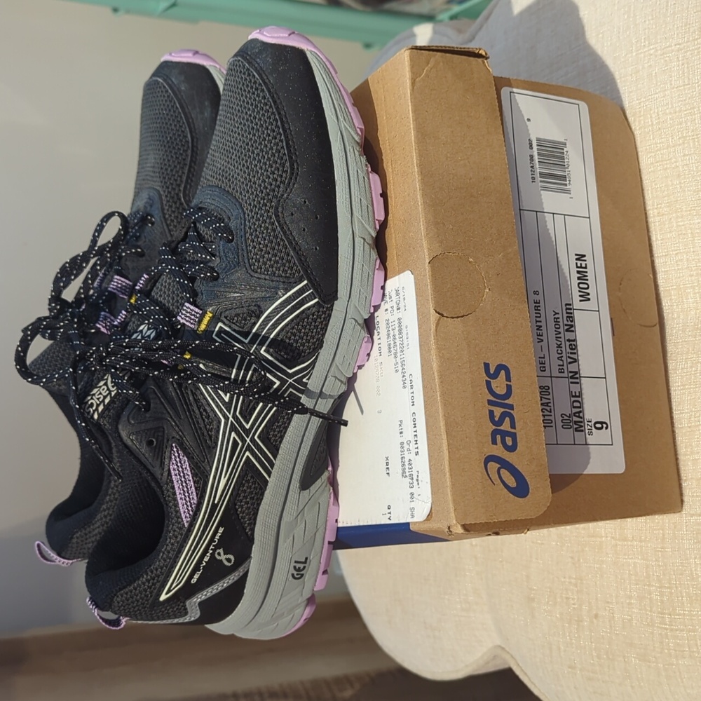 Asics Gel Venture 8 Black/Ivory Size 9 Athletic Running Shoes